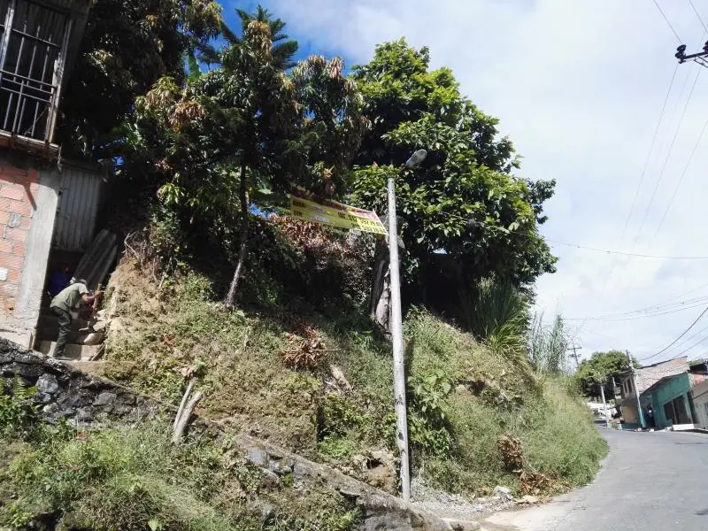 LOTE en VENTA en PUEBLO NUEVO-CERCA A LA VIEJA ENRRAMADA — 2