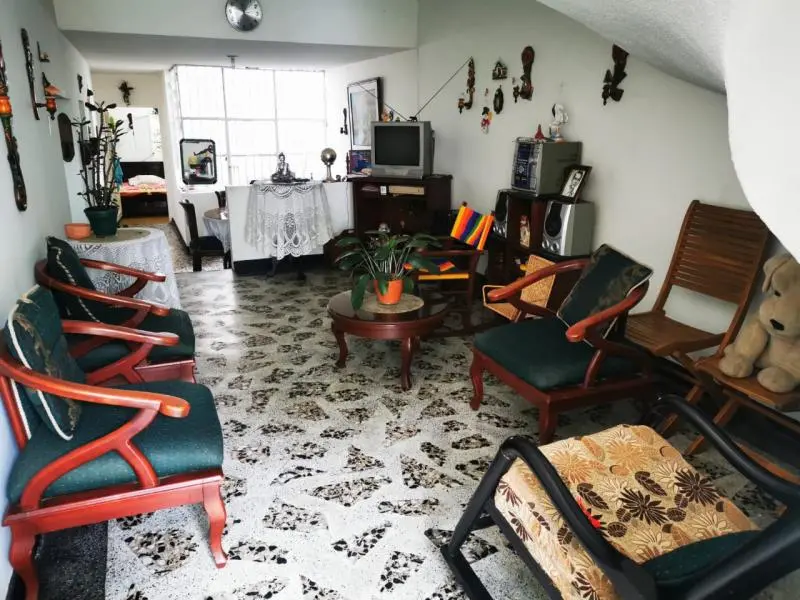 CASA en VENTA en NACIONES UNIDAS — 5