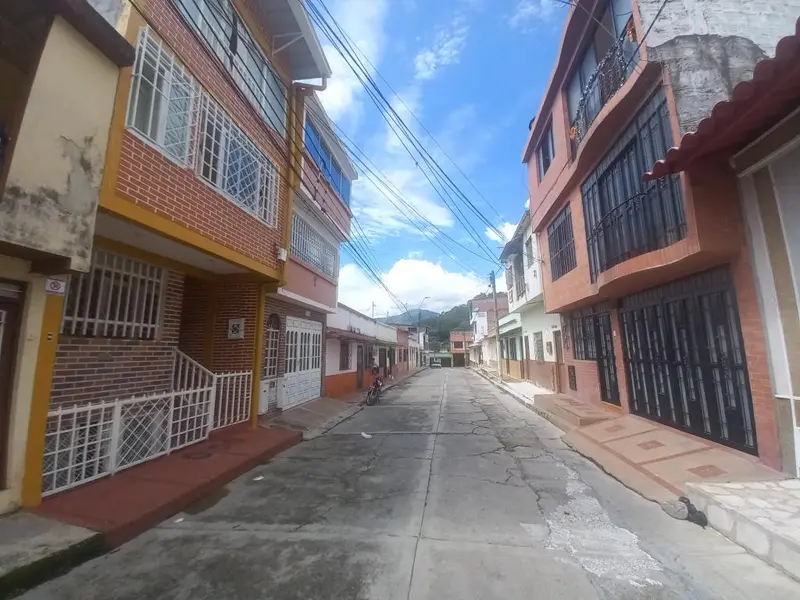 APARTAMENTO en VENTA en APARTAMENTO DUPLEX PISO 3-ANCON — 3