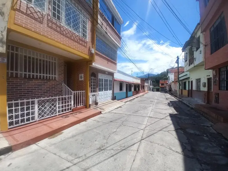 APARTAMENTO en VENTA en APARTAMENTO PISO 2 ANCON — 2