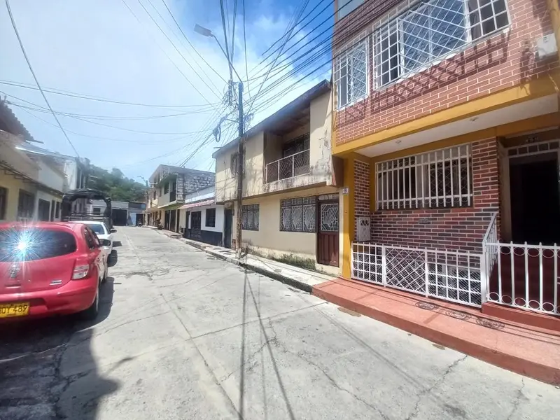 APARTAMENTO en VENTA en APARTAMENTO PISO 2 ANCON — 3