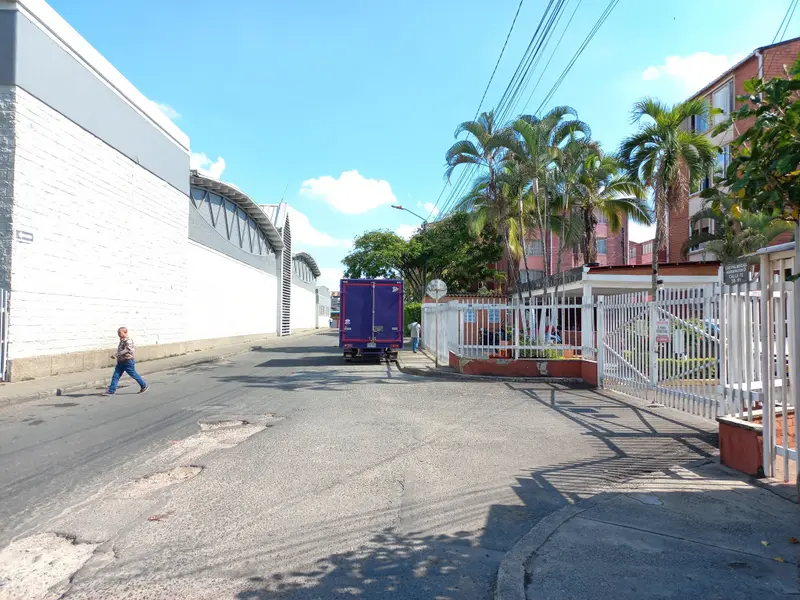 APARTAMENTO en VENTA en PALMERAS PISO 4-COSTADO EXITO SIN ASCENSOR — 2