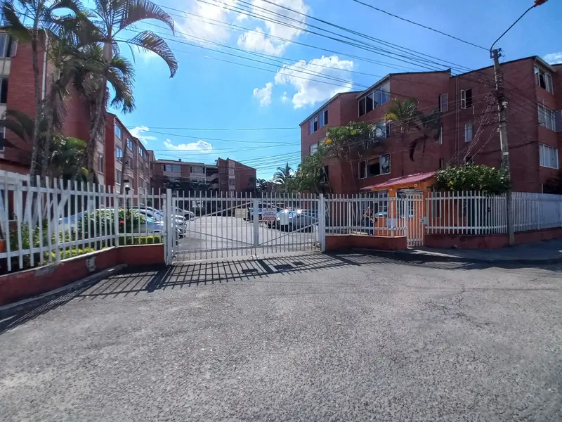 APARTAMENTO en VENTA en PALMERAS PISO 4-COSTADO EXITO SIN ASCENSOR — 3