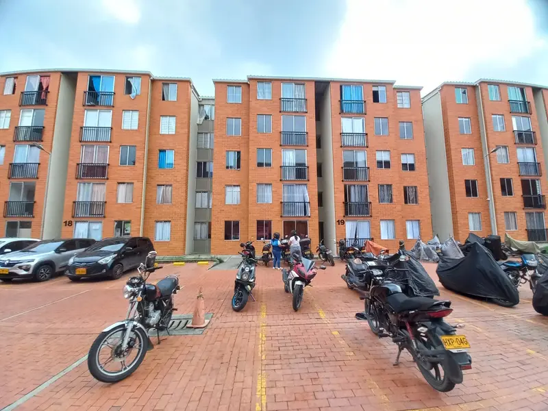 APARTAMENTO en ARRIENDO en ARBOLEDA ALGARROBO PISO 3 SIN ASCENSOR — 5
