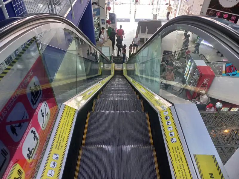 LOCAL en VENTA en CENTRO COMERCIAL LA QUINTA PISO 2 — 3