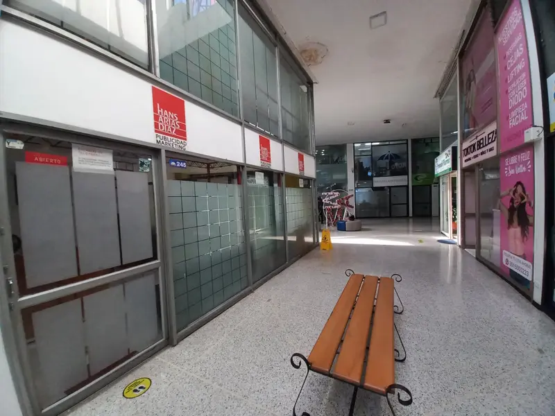 LOCAL en VENTA en CENTRO COMERCIAL LA QUINTA PISO 2 — 5