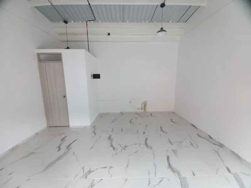 LOCAL en ARRIENDO en POLA — 3
