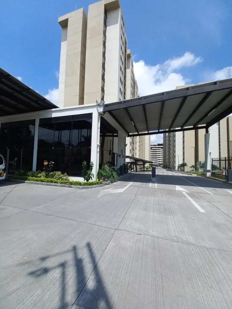 APARTAMENTO en ARRIENDO en C.R FONTANA CAMPESTRE PISO 9 — 2