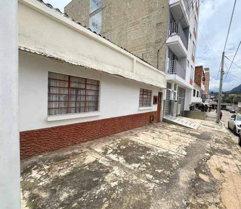 CASA en VENTA en URBANIZACION BALMORAL — 2