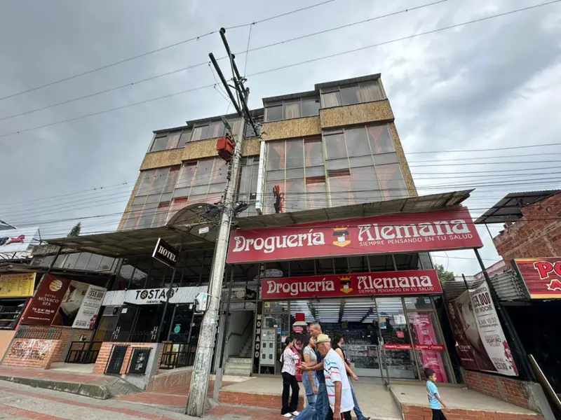 EDIFICIO en VENTA en EDIFICIO COMERCIAL CON RENTA — 2