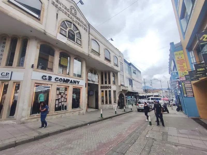 LOCAL en VENTA en CENTRO COMERCIAL ESCORIAL CENTER PISO 2 — 3