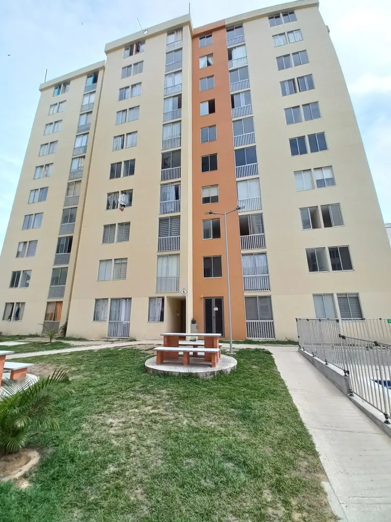 APARTAMENTO en VENTA en CONJUNTO RESIDENCIAL CIPRES PISO 8 — 4