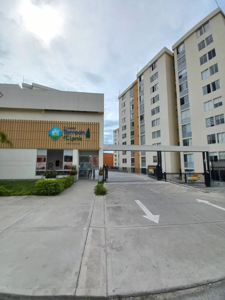 APARTAMENTO en VENTA en CONJUNTO RESIDENCIAL CIPRES PISO 6