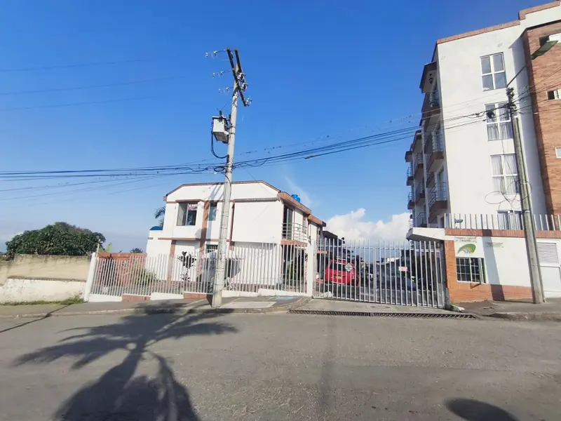 APARTAMENTO en VENTA en CONJUNTO CERRADO URB LOS ROSALES ETAPA II