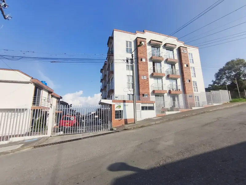 APARTAMENTO en VENTA en CONJUNTO CERRADO URB LOS ROSALES ETAPA II — 2