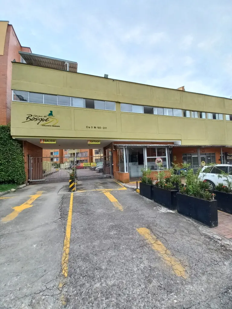APARTAMENTO en VENTA en C.R CAMINOS DEL BOSQUE PISO 4 SIN ASCENSOR