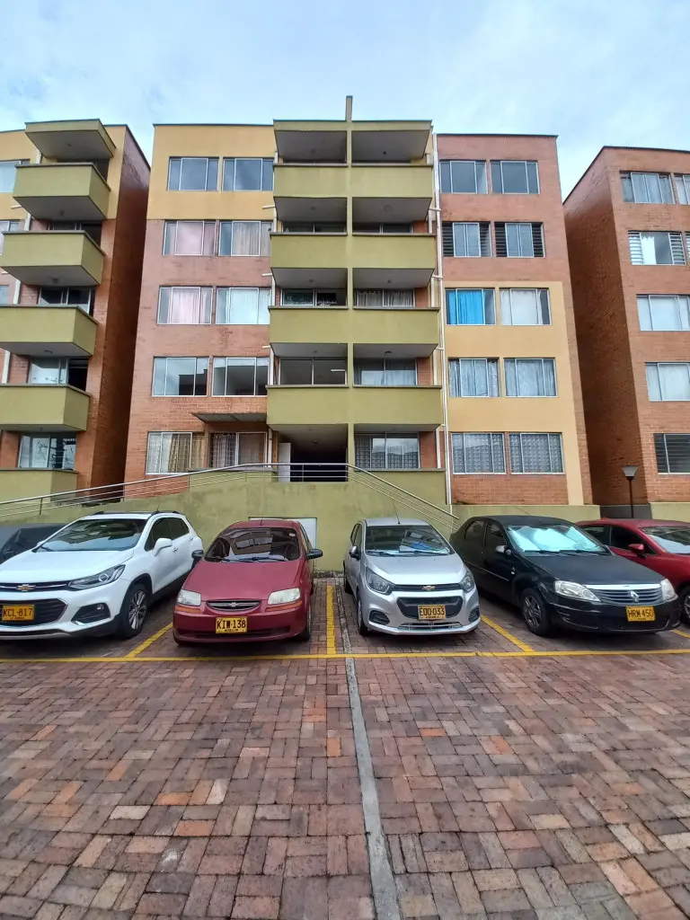 APARTAMENTO en VENTA en C.R CAMINOS DEL BOSQUE PISO 4 SIN ASCENSOR — 4