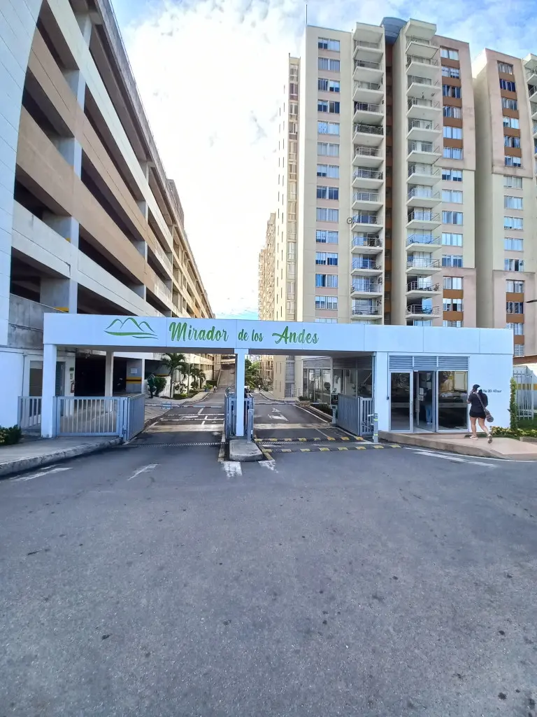 APARTAMENTO en VENTA en MIRADOR DE LOS ANDES PISO 17
