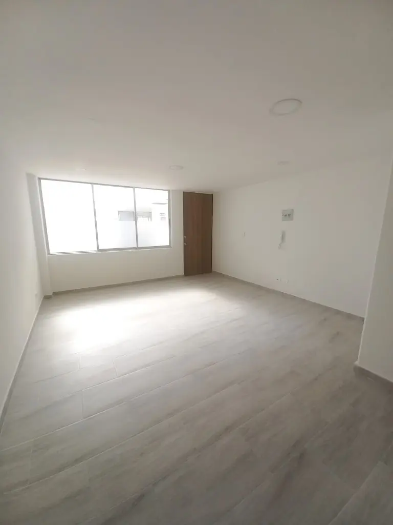 OFICINA en ARRIENDO en CENTRO DE NEGOCIOS AVENIDA 60 PISO 2 — 5