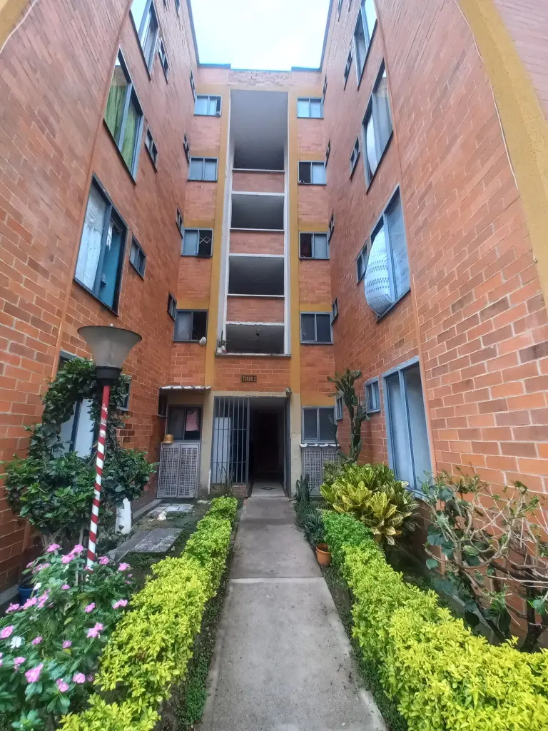 APARTAMENTO en ARRIENDO en C.R VILLA SALOME PISO 3 SIN ASCENSOR — 3