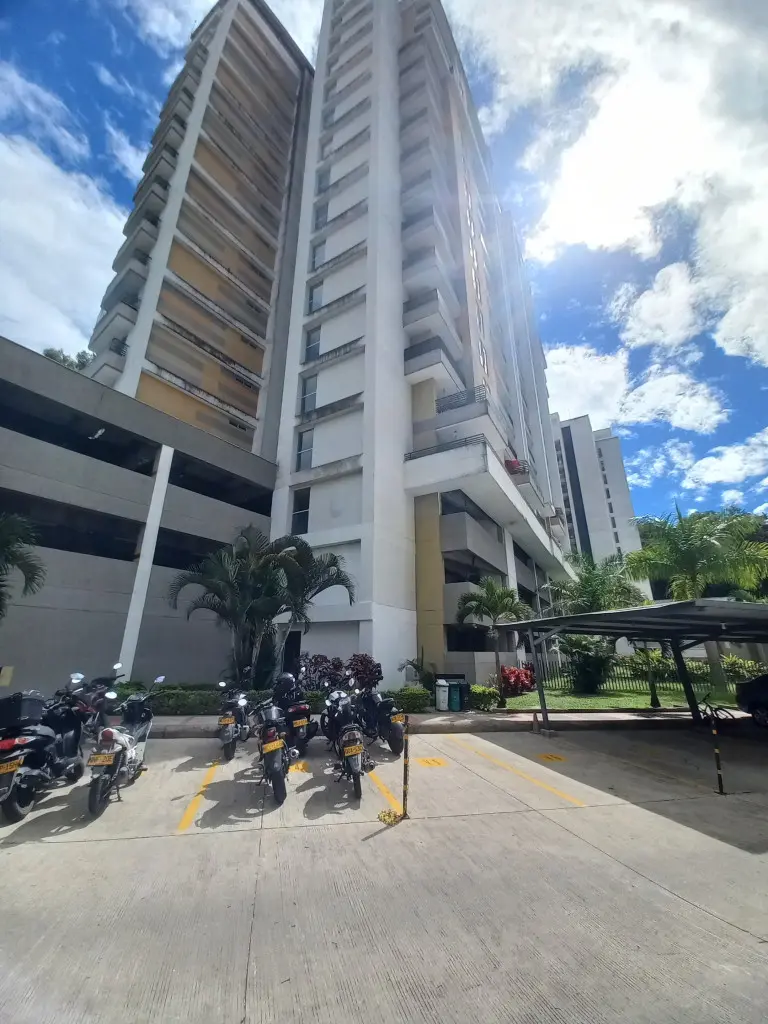 APARTAMENTO en ARRIENDO en CONJUNTO RESIDENCIAL CALATAY PISO 8 — 2