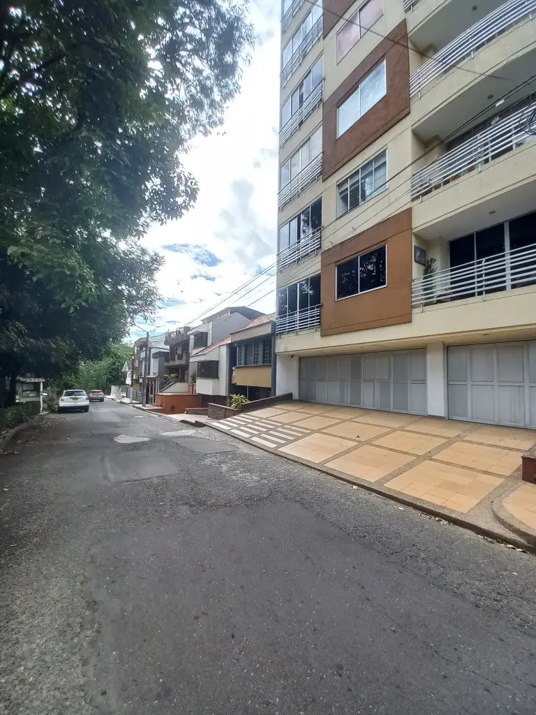 APARTAMENTO en VENTA en EDIFICIO MULTIFAMILIAR TORRE DEL PARQUE PISO 2 — 3