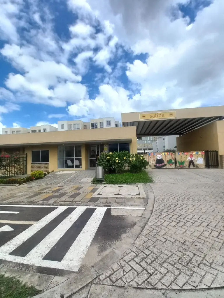 APARTAMENTO en VENTA en CONJUNTO RESIDENCIAL CARMIN PISO 5 — 2