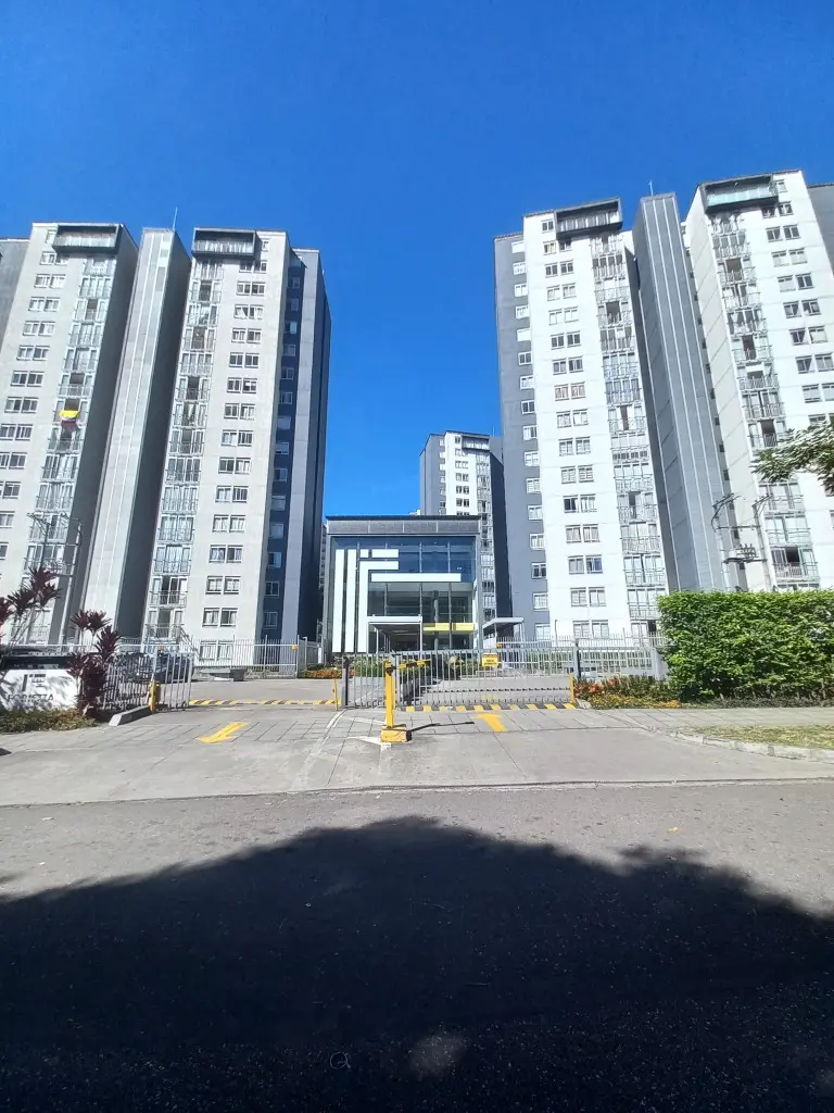 APARTAMENTO en ARRIENDO en CONJUNTO RESIDENCIAL FORTEZZA I PISO 4