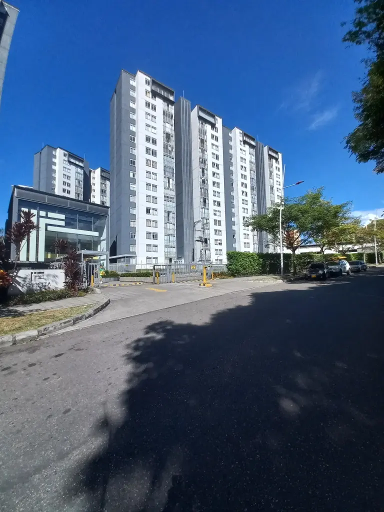 APARTAMENTO en ARRIENDO en CONJUNTO RESIDENCIAL FORTEZZA I PISO 4 — 2