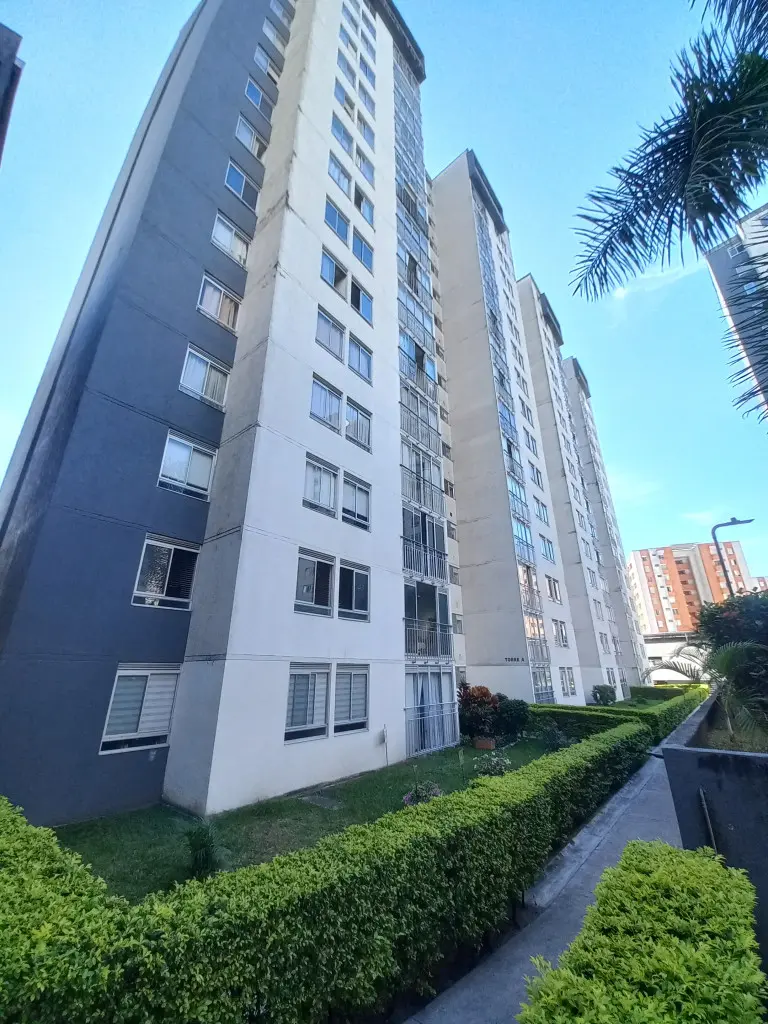 APARTAMENTO en ARRIENDO en CONJUNTO RESIDENCIAL FORTEZZA I PISO 4 — 4