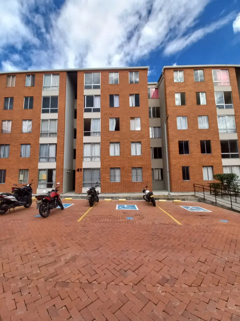 APARTAMENTO en ARRIENDO en ARBOLEDA CAMPESTRE VAINILLO PISO 4 SIN ASCENSOR — 4