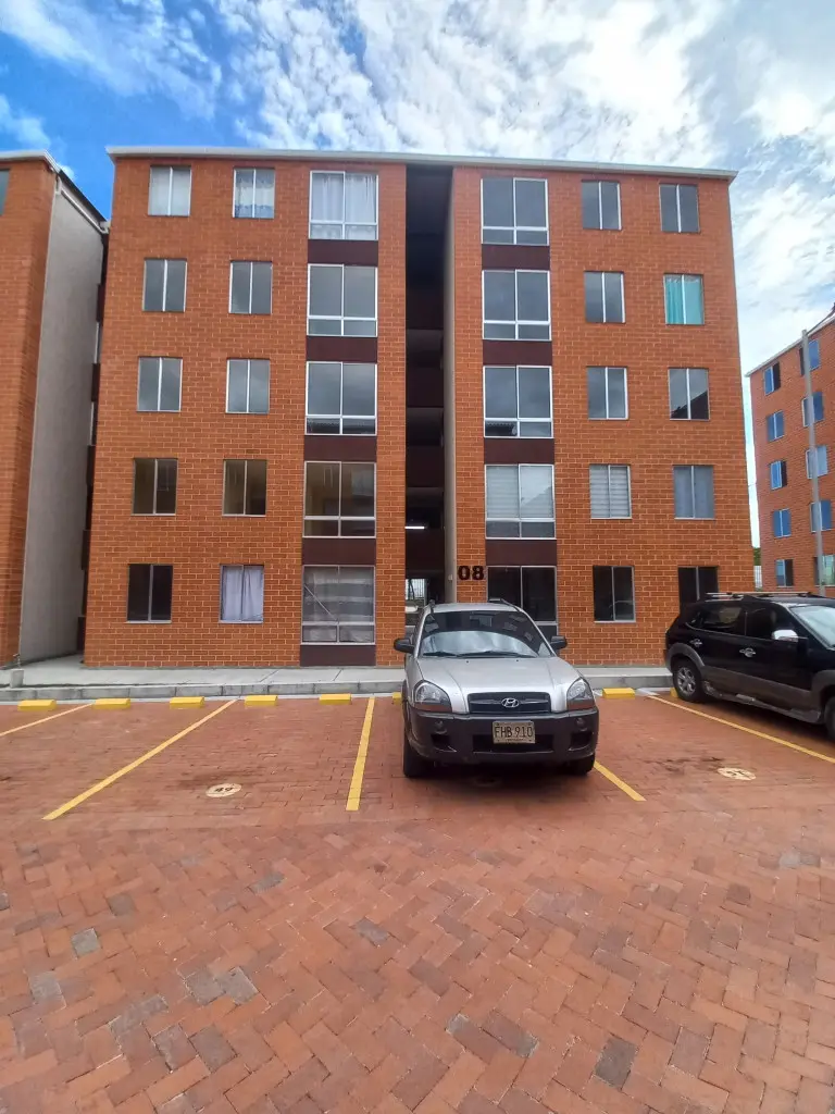 APARTAMENTO en ARRIENDO en C. R ARBOLEDA CAMPESTRE MANDARINO PISO 2 — 5