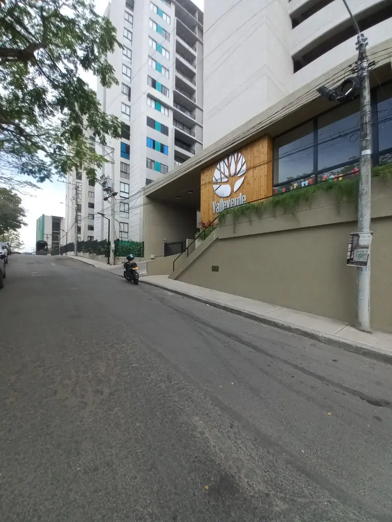 APARTAMENTO en ARRIENDO en C.R VALLE VERDE DEL CAMPESTRE PISO 3 — 3