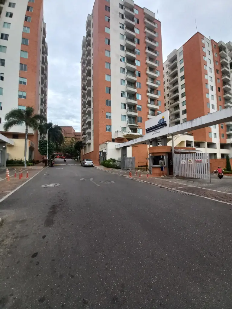 APARTAESTUDIO en ARRIENDO en C.R TORREON PIEDRA PINTADA ETAPA 2 PISO 2 — 3