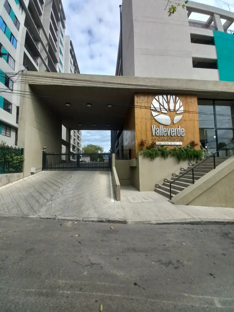 APARTAMENTO en ARRIENDO en VALLE VERDE DEL CAMPESTRE PISO 14 — 2