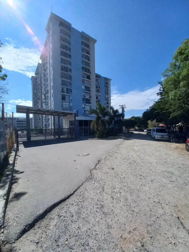 APARTAMENTO en ARRIENDO en CONJUNTO RESIDENCIAL FRONTINO PISO 8 — 3