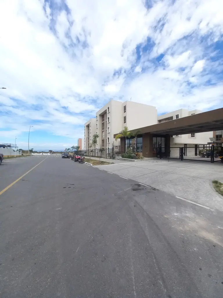 APARTAMENTO en ARRIENDO en C.R SIENA SANTA CRUZ PISO 2 SIN ASENSOR — 3