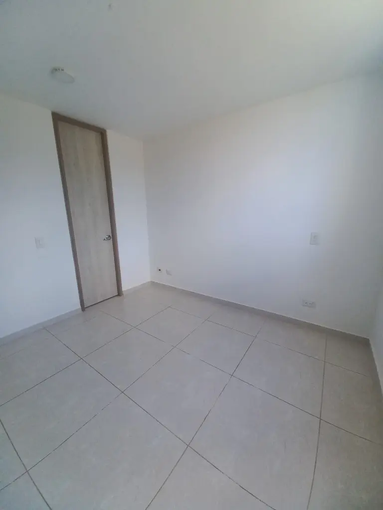 APARTAMENTO en ARRIENDO en C.R TORREON DE VARSOVIA PISO 15 — 5