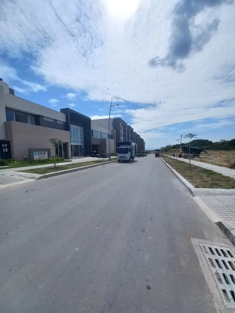 APARTAMENTO en ARRIENDO en C.R LYLA HACIENDA SANTA CRUZ PISO 4 SIN ASCENSOR