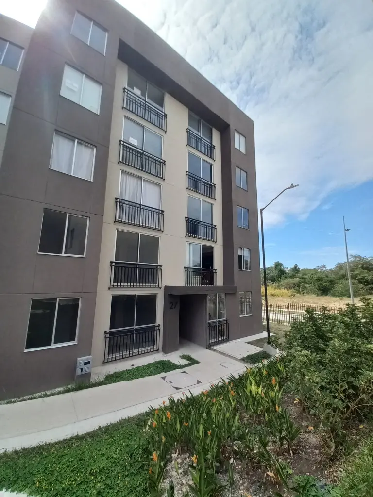 APARTAMENTO en ARRIENDO en C.R LYLA HACIENDA SANTA CRUZ PISO 4 SIN ASCENSOR — 5