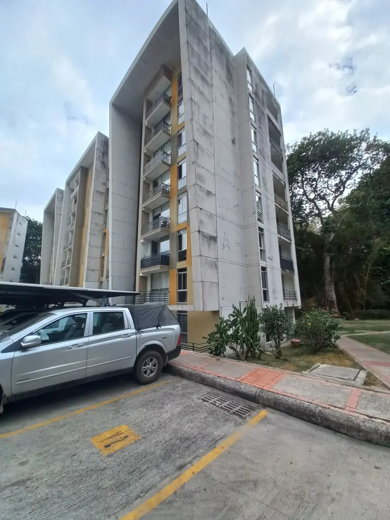 APARTAESTUDIO en ARRIENDO en C.R CALATAY PISO 2 — 3
