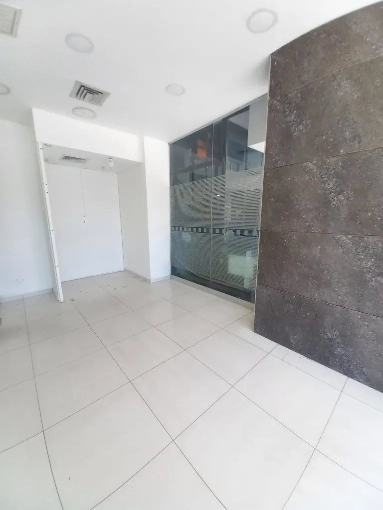 LOCAL en ARRIENDO en F25 BUSINESS CENTER PISO 1 — 4