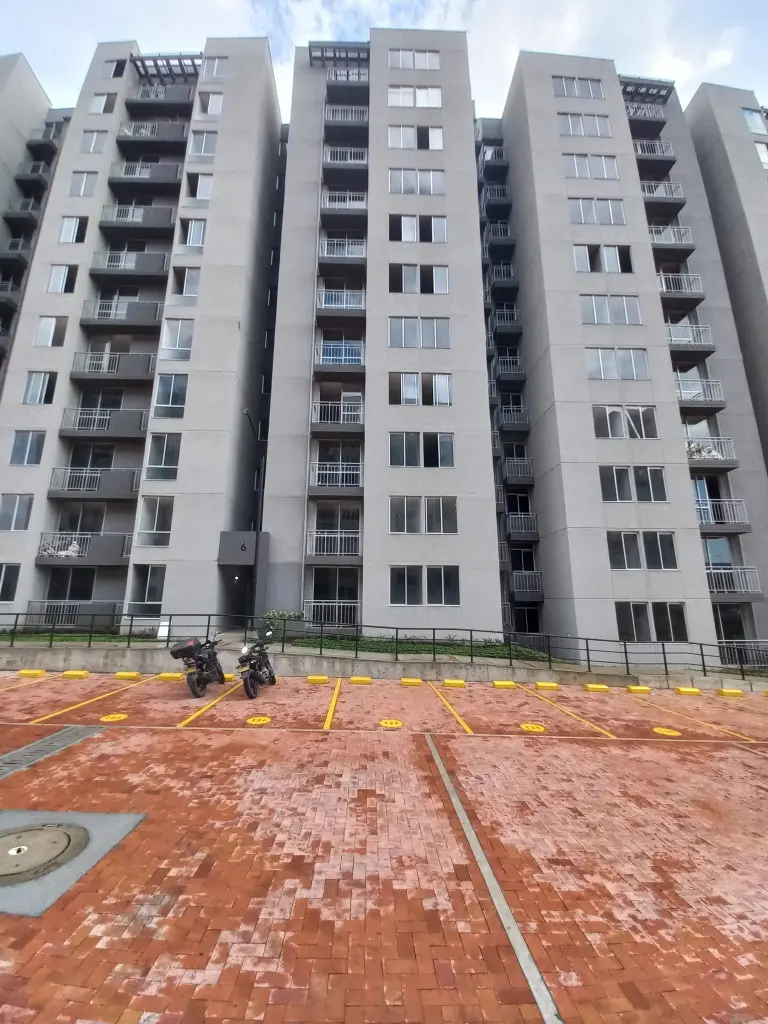 APARTAMENTO en ARRIENDO en YARI HACIENDA SANTA CRUZ PISO 5 — 5
