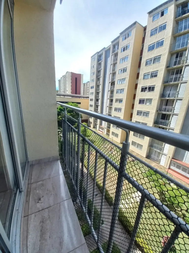 APARTAMENTO en ARRIENDO en C.R FORTEZZA ll PISO 5 — 5
