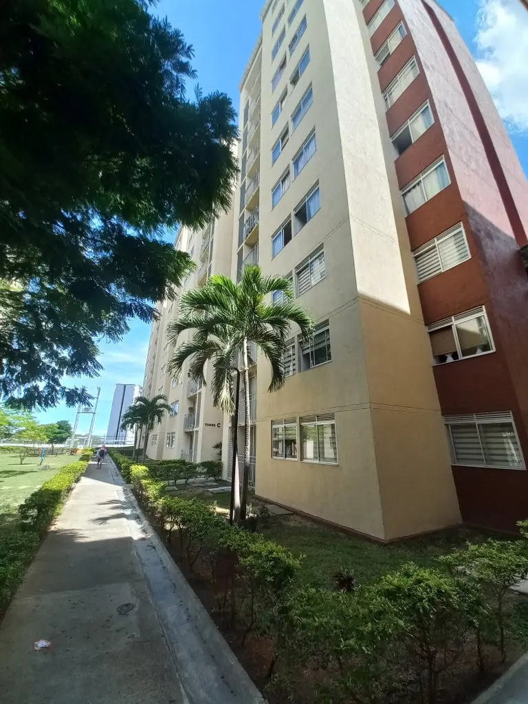 APARTAMENTO en ARRIENDO en C.R FORTEZZA ll PISO 5 — 2